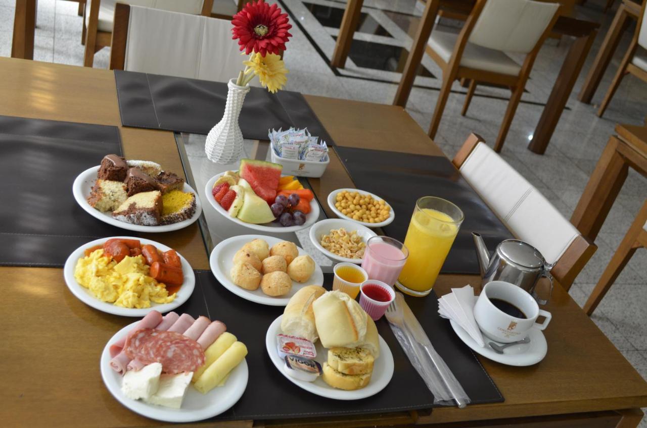 Constantino Hotel E Eventos Жуис-ди-Фора Экстерьер фото A typical continental breakfast