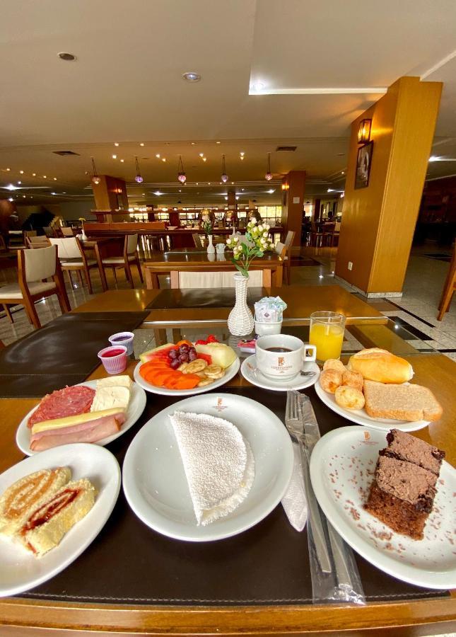 Constantino Hotel E Eventos Жуис-ди-Фора Экстерьер фото A typical Brazilian breakfast