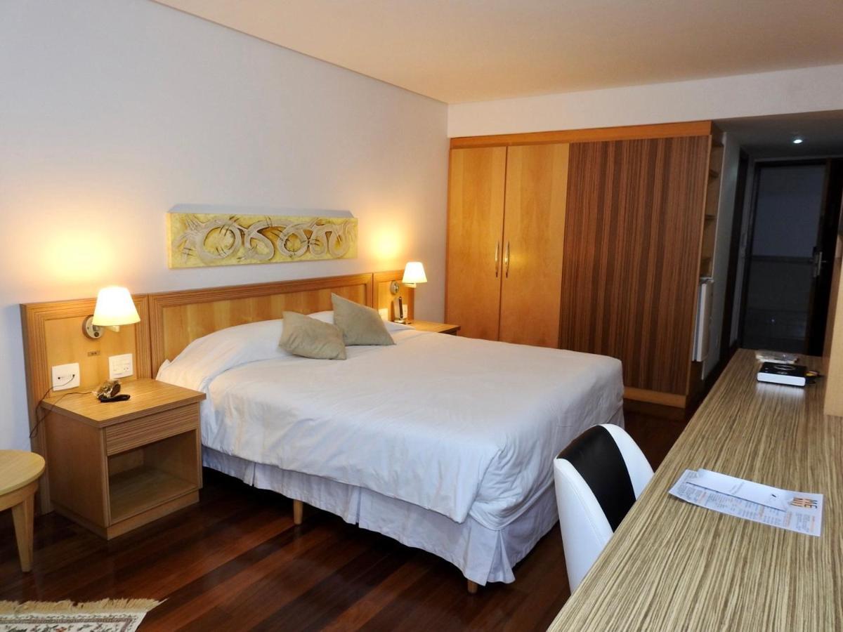 Constantino Hotel E Eventos Жуис-ди-Фора Экстерьер фото A room at the hotel