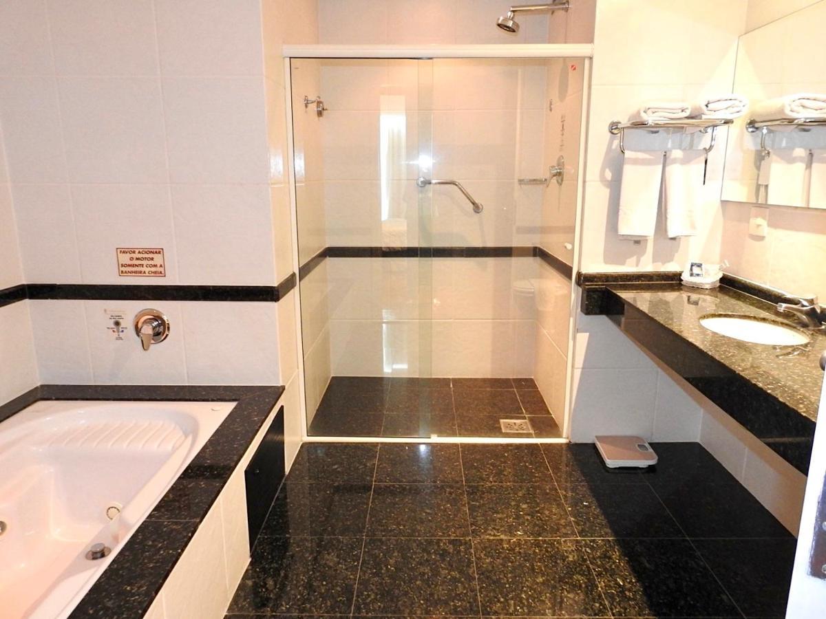 Constantino Hotel E Eventos Жуис-ди-Фора Экстерьер фото A shower cubicle