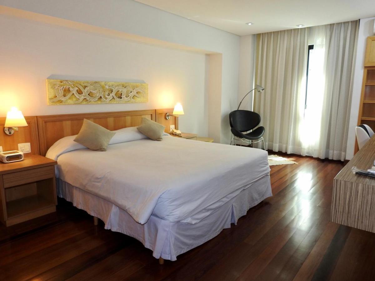 Constantino Hotel E Eventos Жуис-ди-Фора Экстерьер фото A bedroom at the hotel