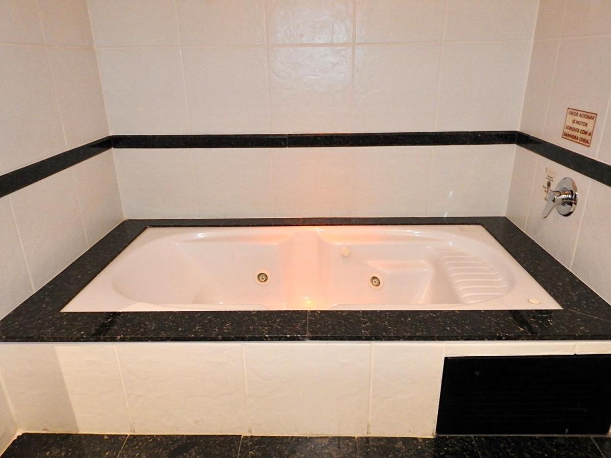 Constantino Hotel E Eventos Жуис-ди-Фора Экстерьер фото A modern Japanese bathtub