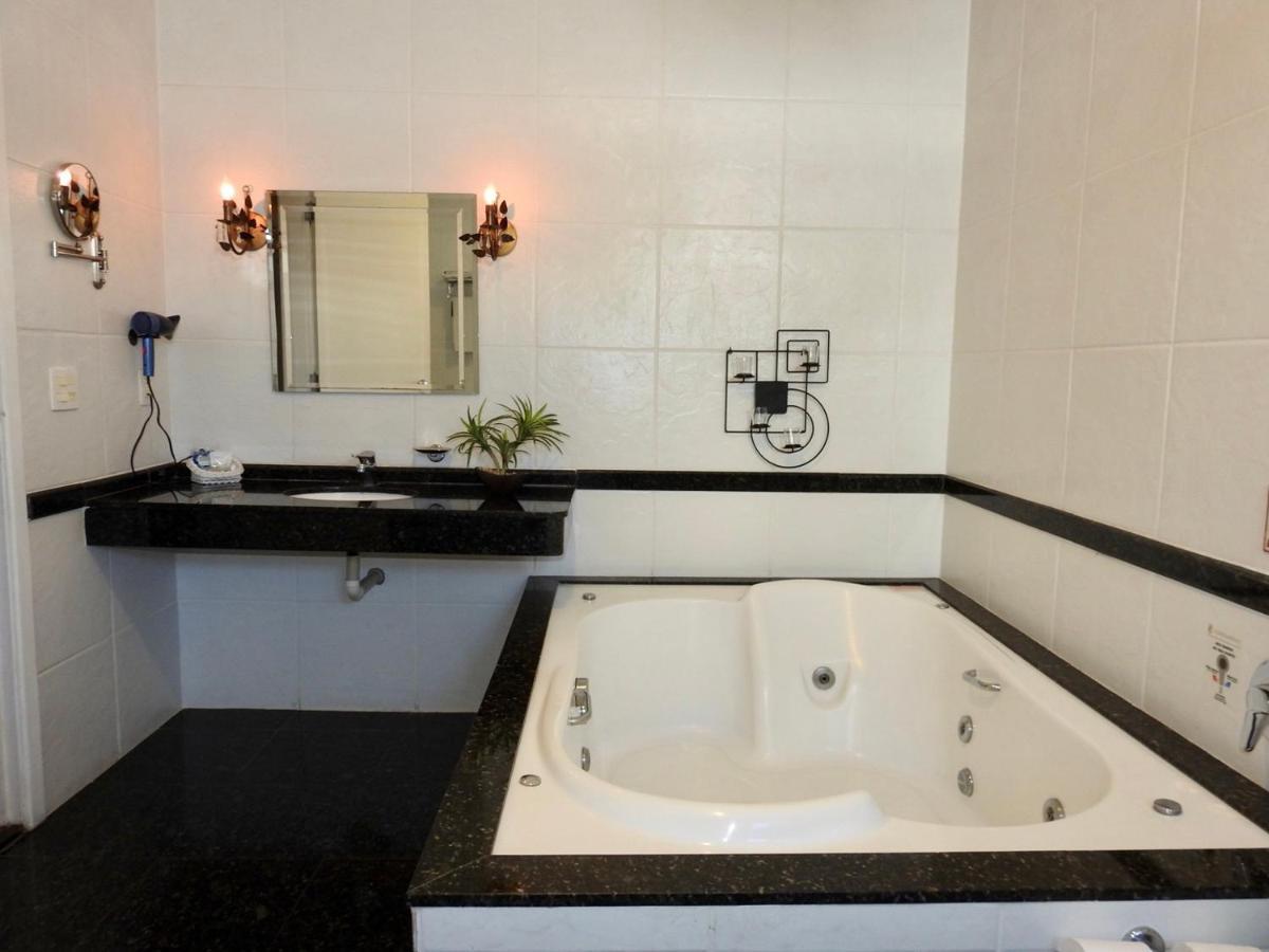 Constantino Hotel E Eventos Жуис-ди-Фора Экстерьер фото A whirlpool bathtub