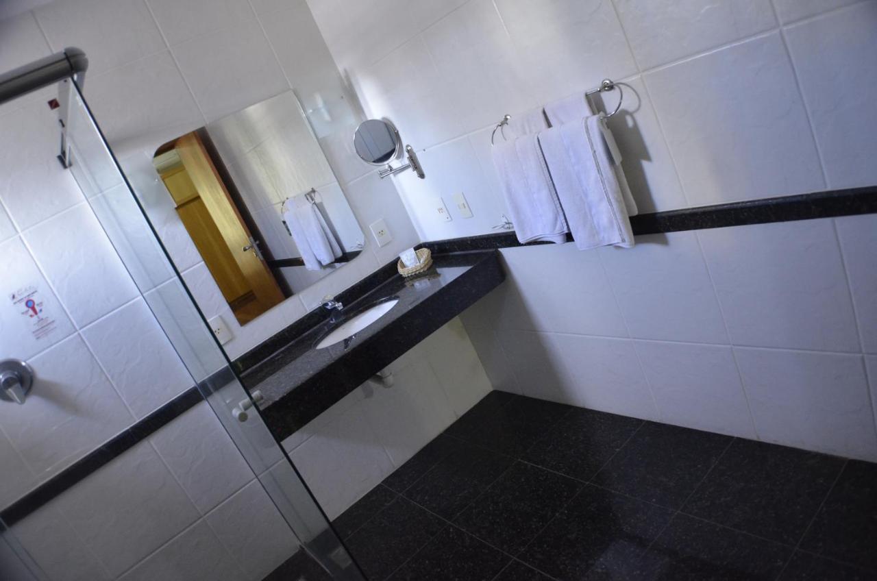 Constantino Hotel E Eventos Жуис-ди-Фора Экстерьер фото Bathroom