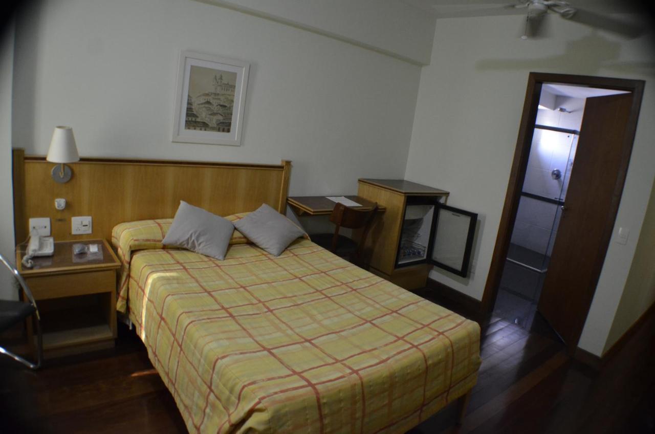 Constantino Hotel E Eventos Жуис-ди-Фора Экстерьер фото A room at the hotel